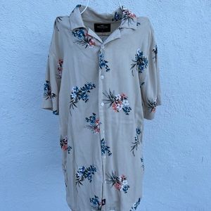 Hollister Button Up Short Sleeve